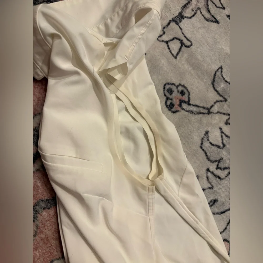 Athleta Sleeveless Ivory Button Down Blouse, size XS - Picture 7 of 7